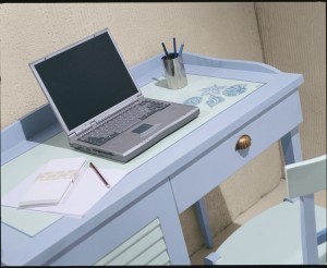 Desk with 1 door 1 drawer